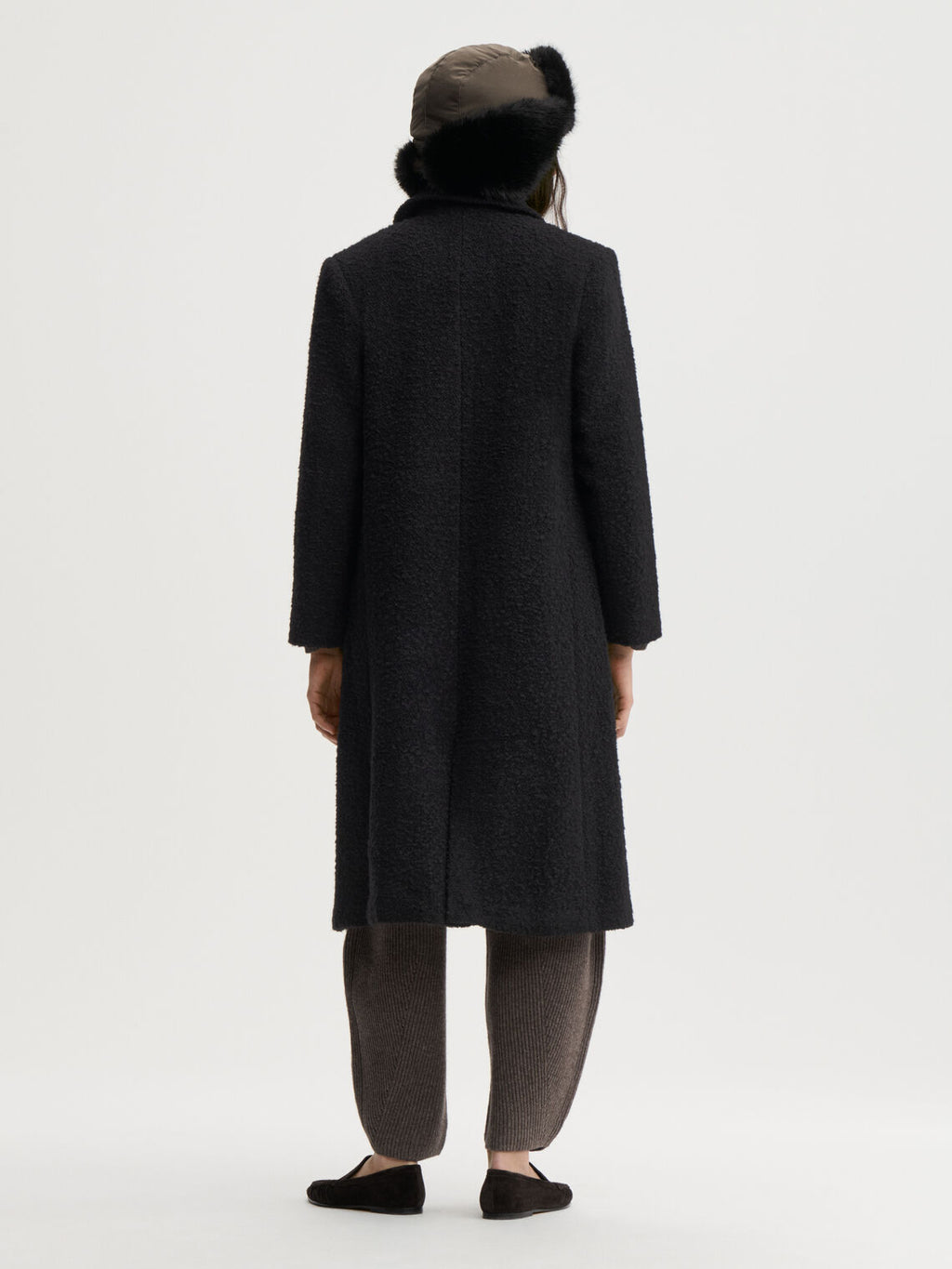 MADERA kåpe fra By Malene Birger i fargen sort, laget i 85% ull og 15% polyester.