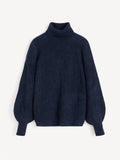 Mørkeblå høyhalset mohairgenser med oversized passform, mohair og ull – By Malene Birger