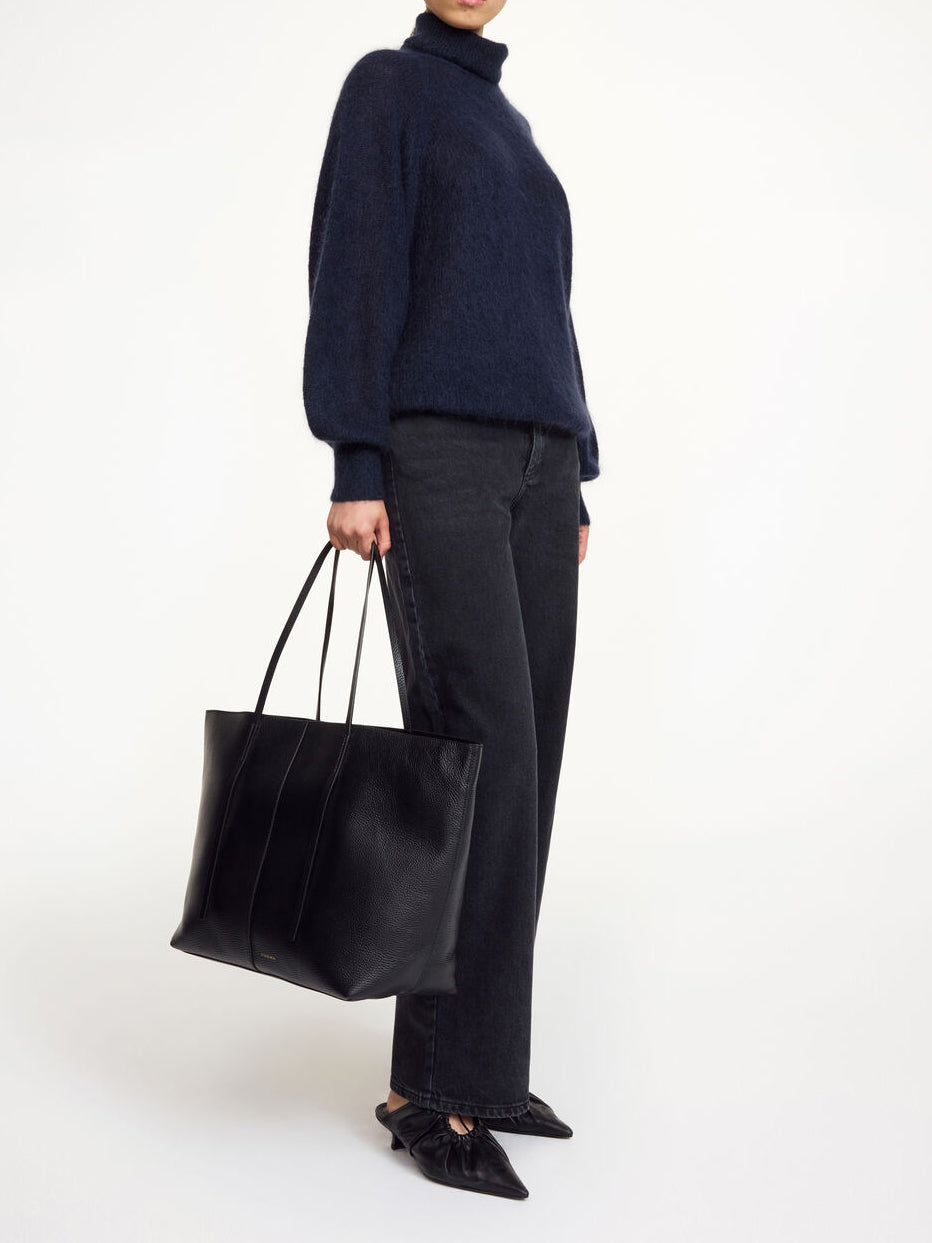 Mørkeblå høyhalset mohairgenser med oversized passform, mohair og ull – By Malene Birger