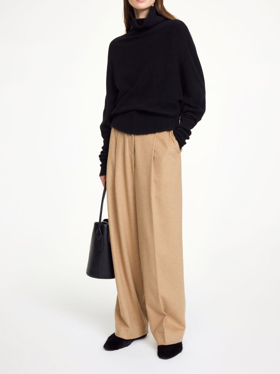 By Malene Birger Magosa genser i sort, laget av ull, yak og elastan, med en løs passform og høy hals.