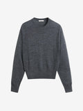 By Malene Birger Mantea genser i koksgrå, med rund hals og nette kanter, laget av 100% merinoull.