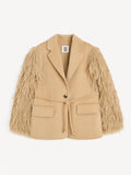 By Malene Birger Manteau blazer i beige, med frynsedetaljer på armene og laget av 100% ull.