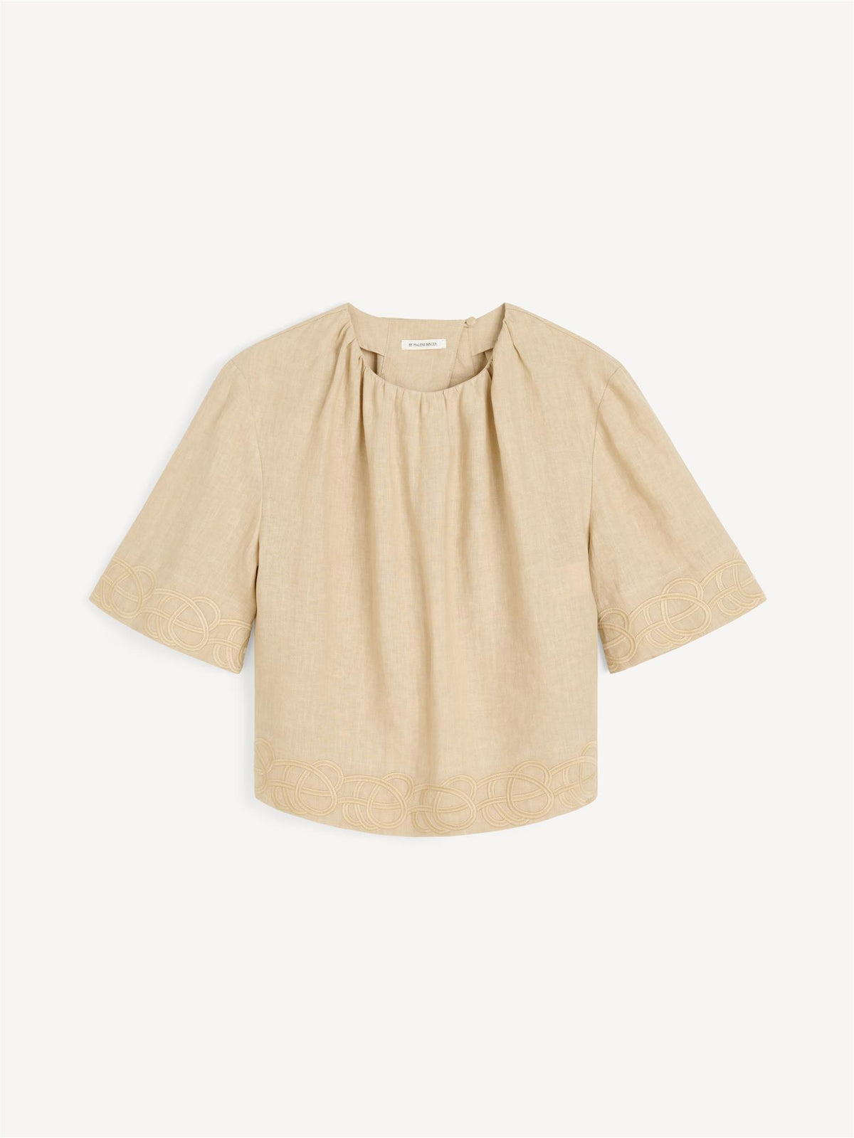 MARIAN bluse fra By Malene Birger i fargen beige, laget i 100% lin. Luftig og lett med klassisk passform og knappelukking.