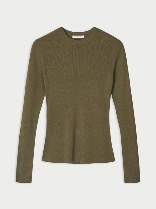 MARIELLA genser fra By Malene Birger i fargen grønn, laget i 60% ull, 32% lyocell (TENCEL) og 8% silke. Ribbestrikket struktur, rund hals og tettsittende passform.