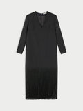 MELLA kjole fra By Malene Birger i fargen sort, laget i 100% virgin ull. V-hals, rett fasong og frynser nederst, lukkes med glidelås.