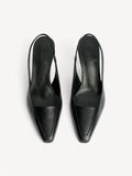 By Malene Birger Micho stiletter i sort geiteskinn, slingback med strikk, spiss firkantet tå og stiletthæl på 9 cm.