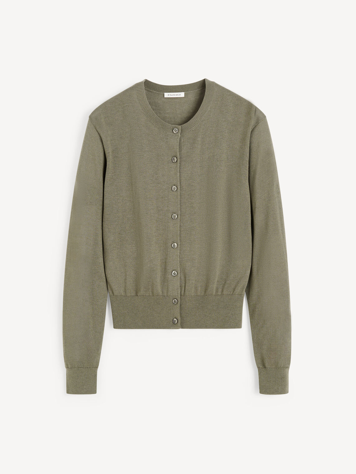 Olivengrønn cardigan i ull og silkemiks med klassisk passform og knapper – By Malene Birger