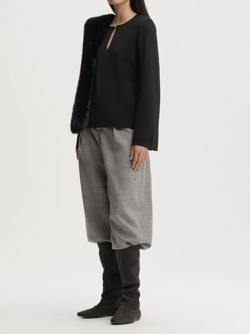 OPALE strikket bluse fra By Malene Birger i fargen sort.