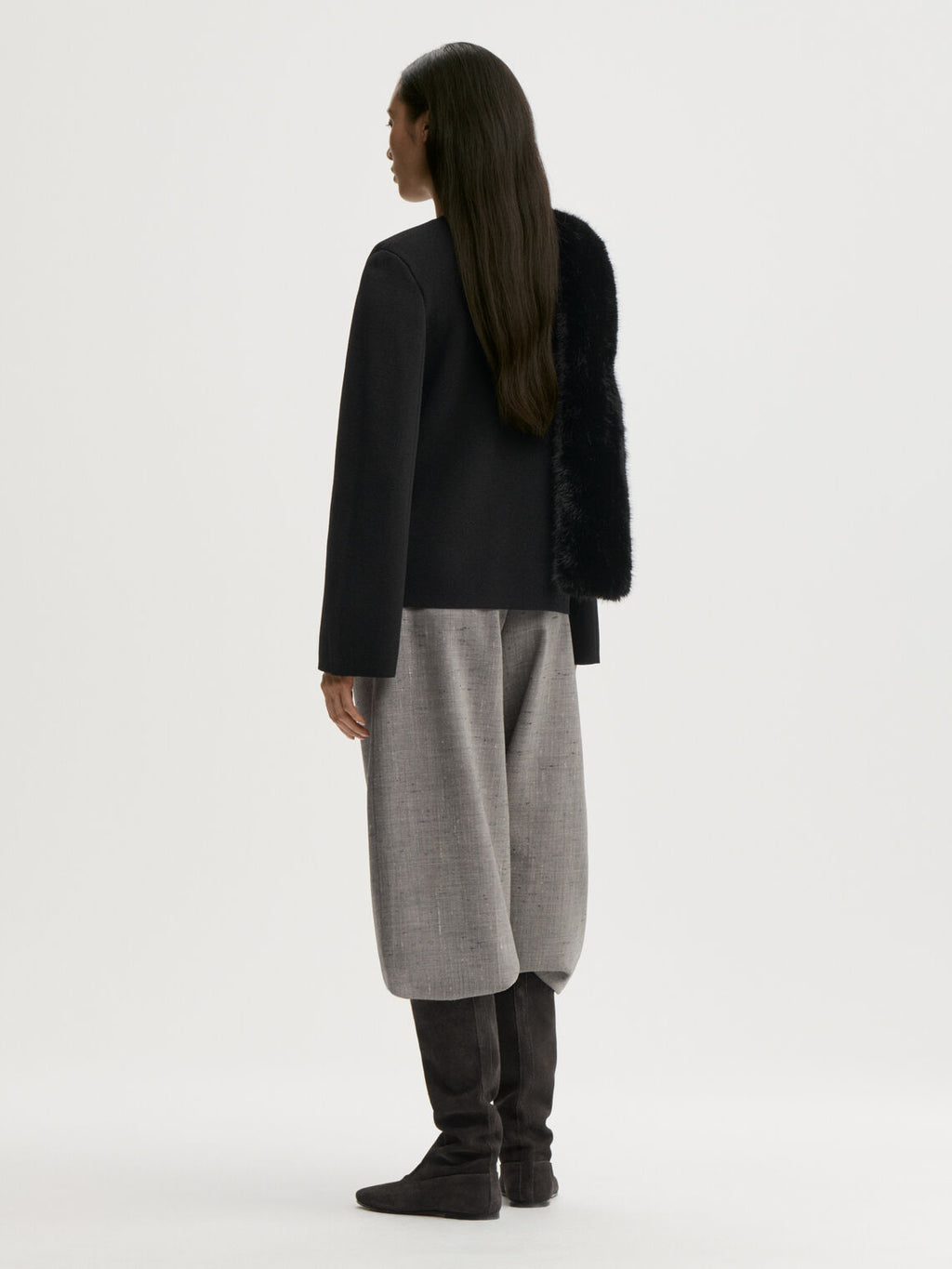 OPALE strikket bluse fra By Malene Birger i fargen sort.