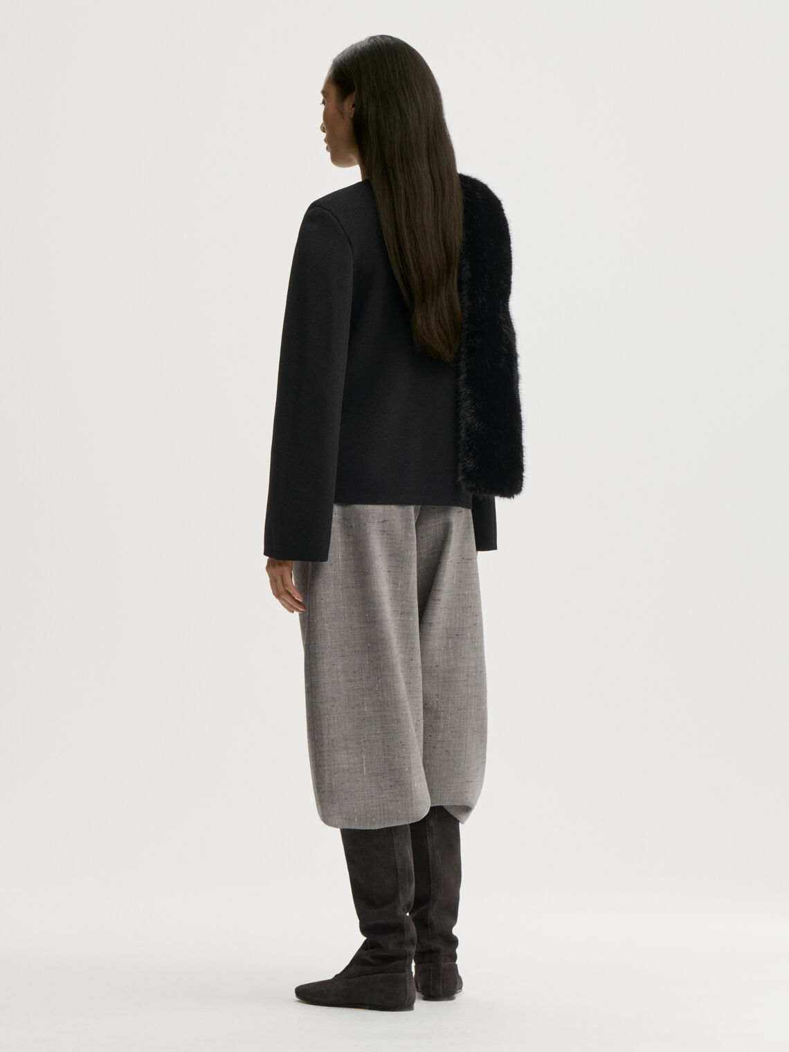OPALE strikket bluse fra By Malene Birger i fargen sort.