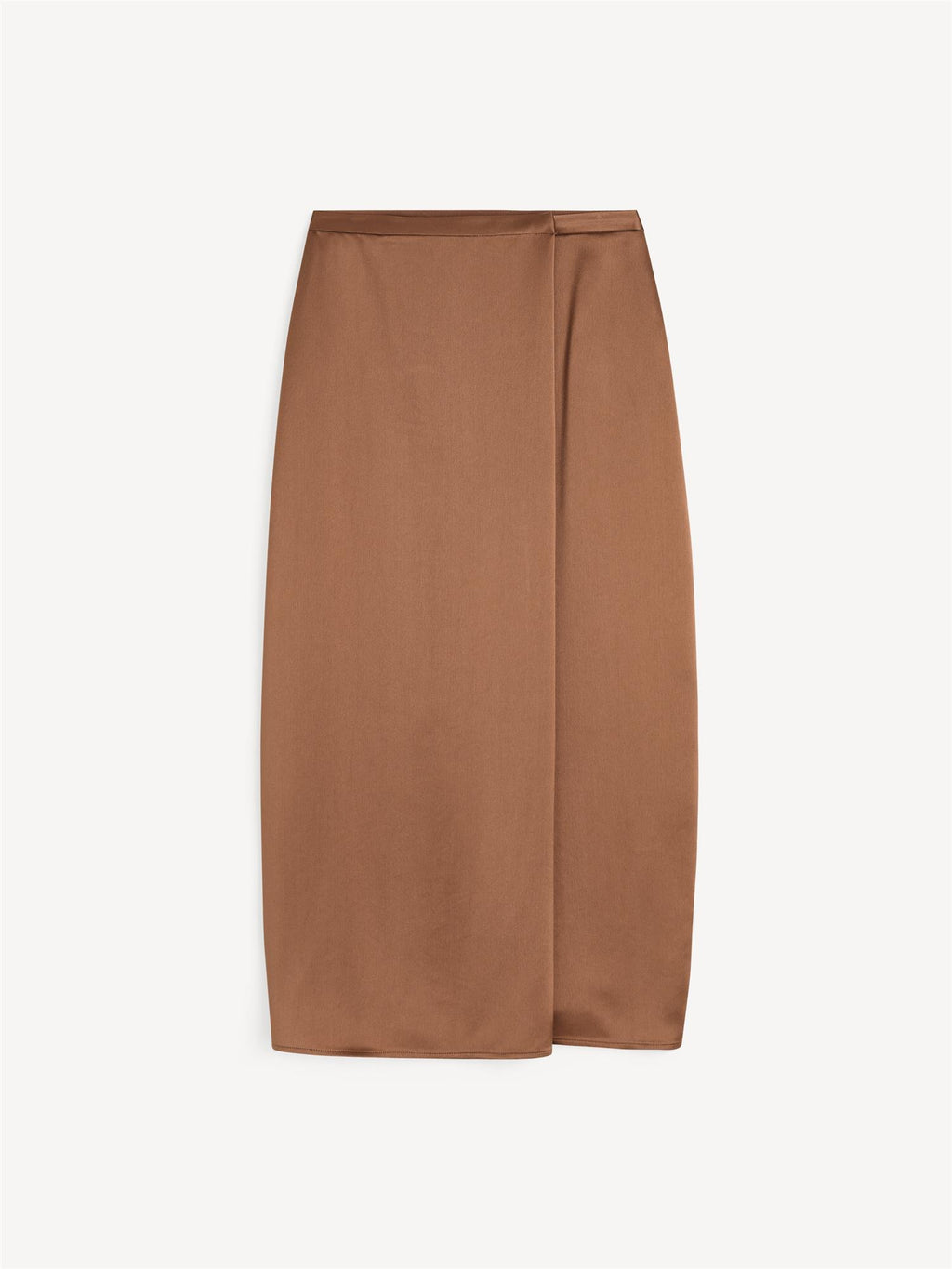 By Malene Birger Pacia sateng omslagsskjørt i brun med splitt i front og knappelukking i siden.