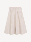 By Malene Birger Pheobes midi-skjørt i beige organisk bomull med strikk i livet og A-form.