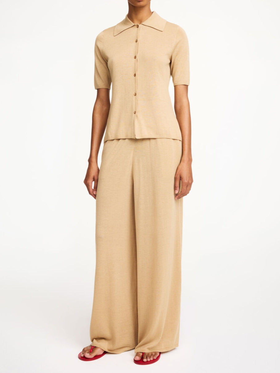 By Malene Birger Piscata bukse i beige, med vide ben og justerbar snøring i midjen, laget av en blanding av lyocell, ull og silke.