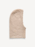 By Malene Birger Rema Braid balaklava i beige, laget av en blanding av ull, mohair og polyamid, med en flettestrikkdetalj i front.