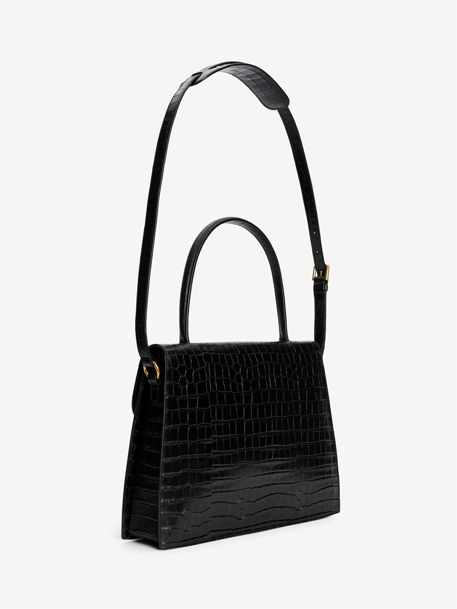 By Malene Birger Ronlas veske i sort kalveskinn med kroko-struktur.