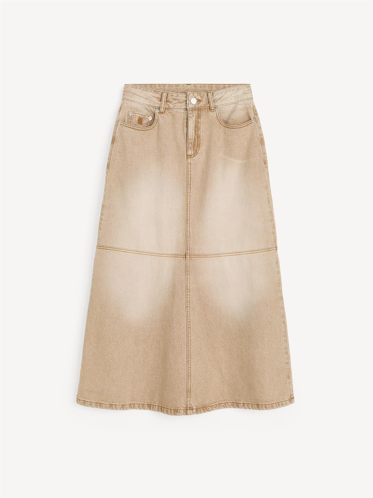SOLENE DENIM skjørt fra By Malene Birger i fargen vasket beige, laget i denim av organisk bomull.
