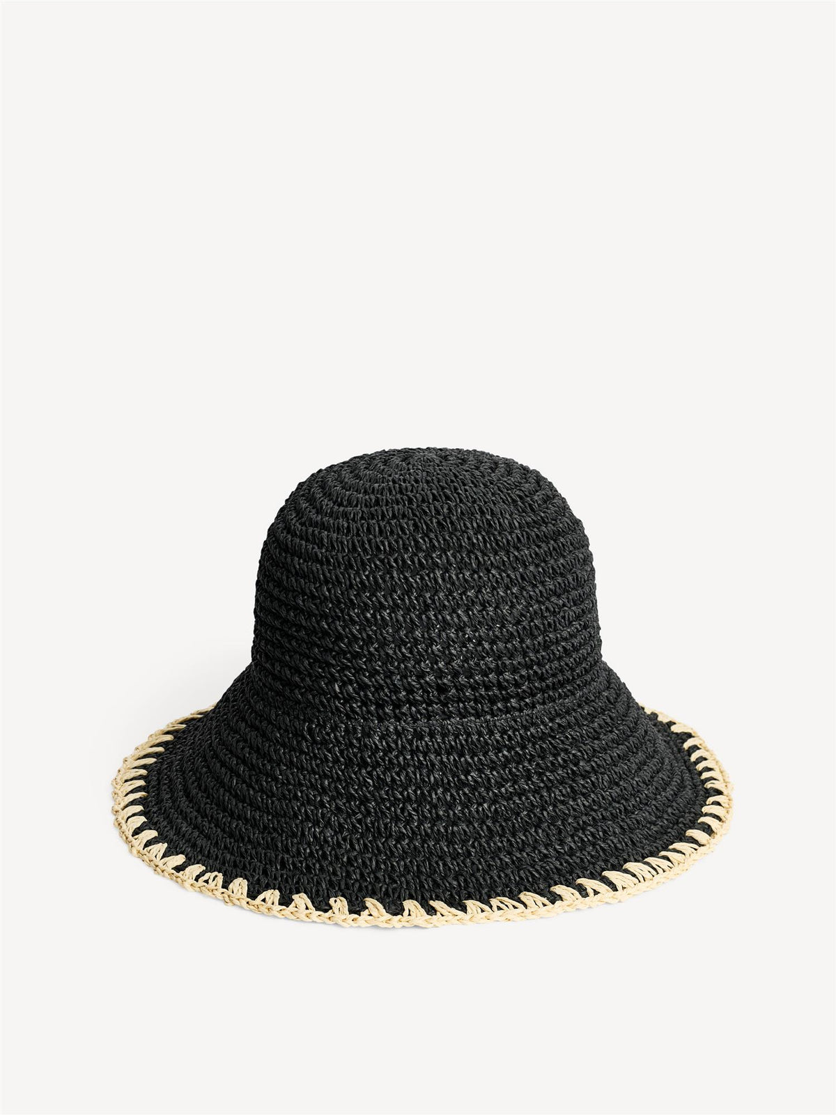 By Malene Birger STRAWILLA solhatt i sort papir, håndlaget bøttehatt-form med bred skygge