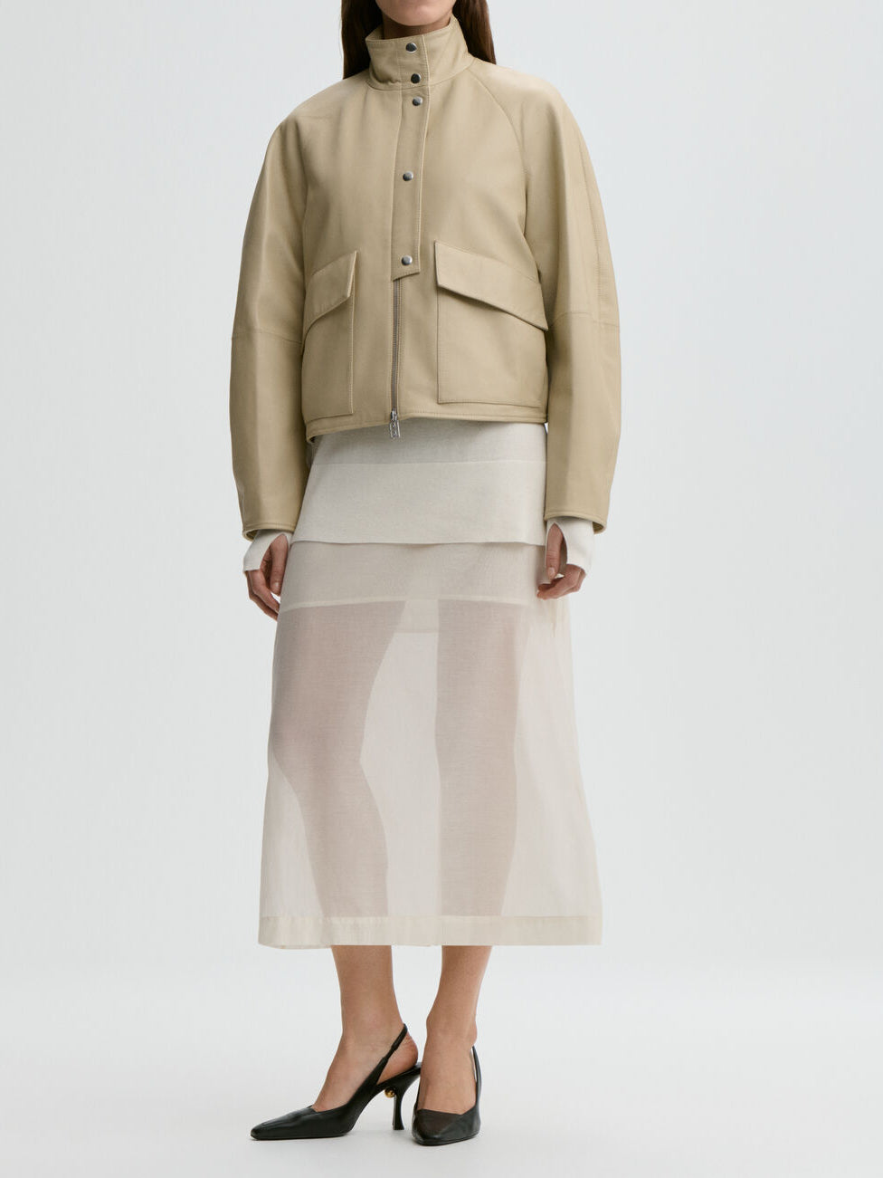 SUZANNE jakke fra By Malene Birger i fargen beige, laget i skinn.