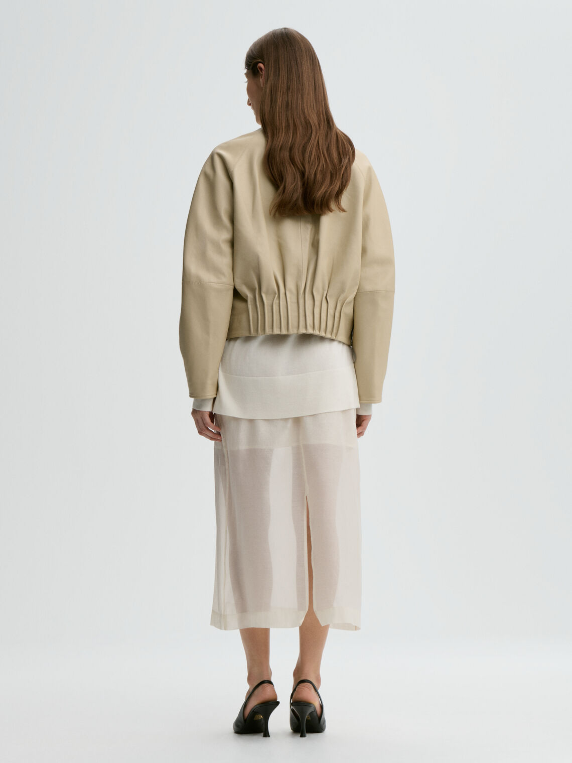 SUZANNE jakke fra By Malene Birger i fargen beige, laget i skinn.