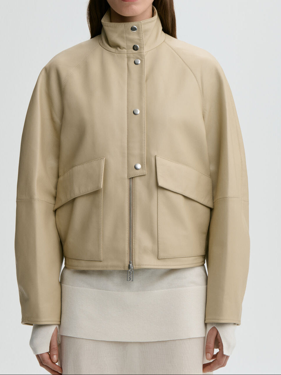 SUZANNE jakke fra By Malene Birger i fargen beige, laget i skinn.