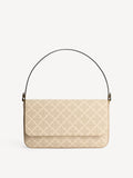 TALLIE veske fra By Malene Birger i fargen beige, laget i polyvinylklorid med Signatur Flower-print. Magnetknapp, avtagbar reim i to lengder og innvendig lomme.