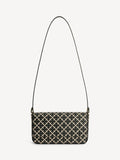TALLIE veske fra By Malene Birger i fargen sort, laget i polyvinylklorid med Signatur Flower-print. Magnetknapp, avtagbar reim i to lengder og innvendig lomme.