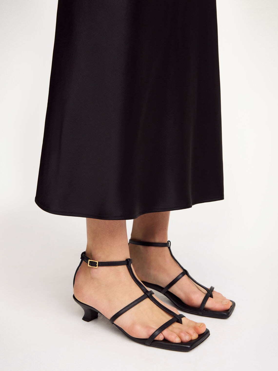 By Malene Birger Teva sandaler i sort, laget av 100% geiteskinn, med firkantet tå og kitten heel.