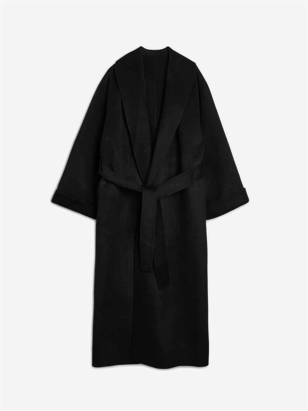 By Malene Birger Trullem kåpe i sort, med rett passform, laget av 100% ull, og sjal-lignende krage.