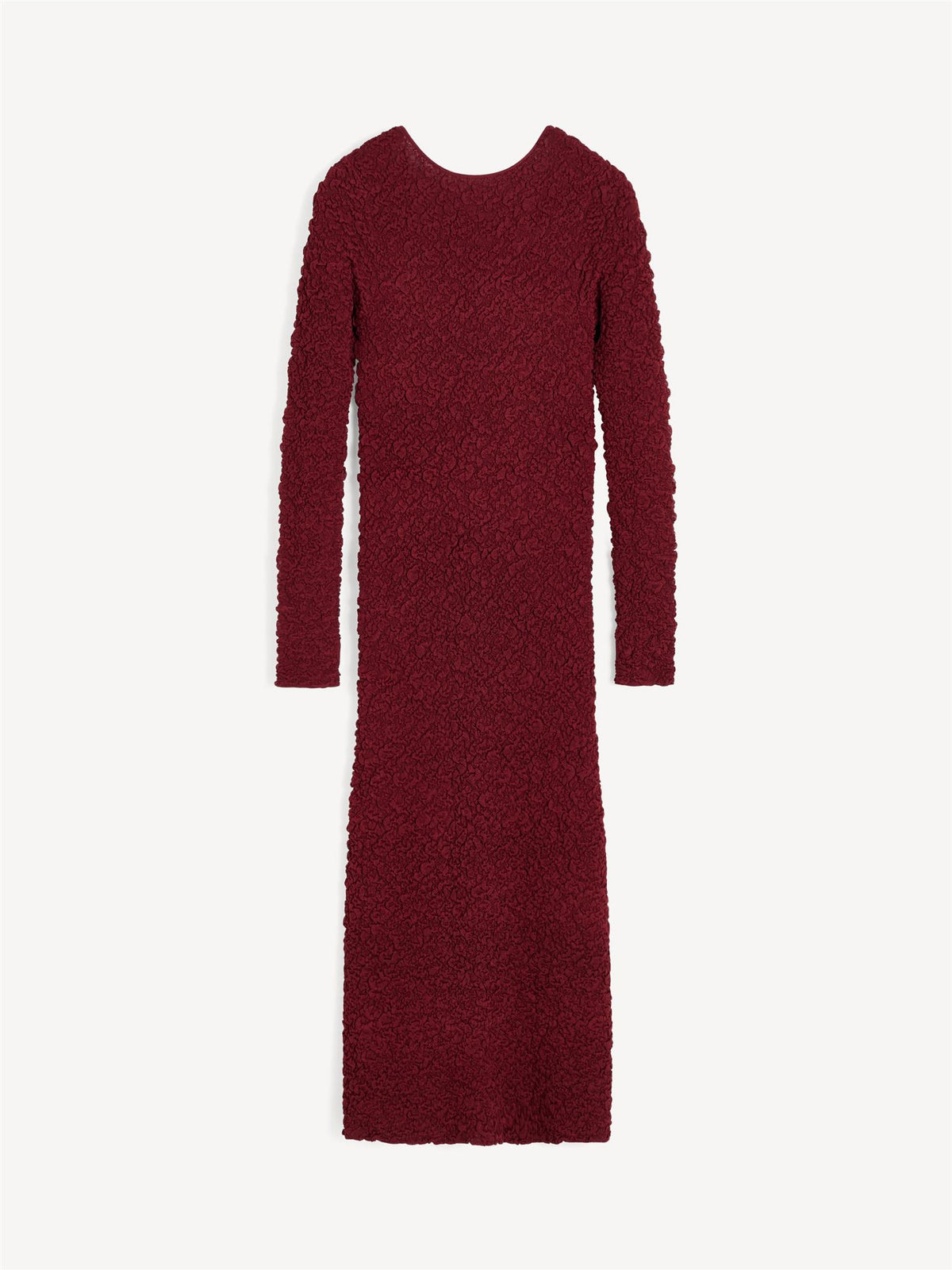 By Malene Birger Venus lang kjole i burgunder viskose med rund hals, v-rygg, lange ermer og smal passform.