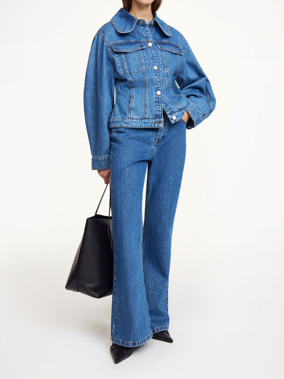 Blå jeans jakke i organisk bomull, klassisk snitt, monogramdetaljer