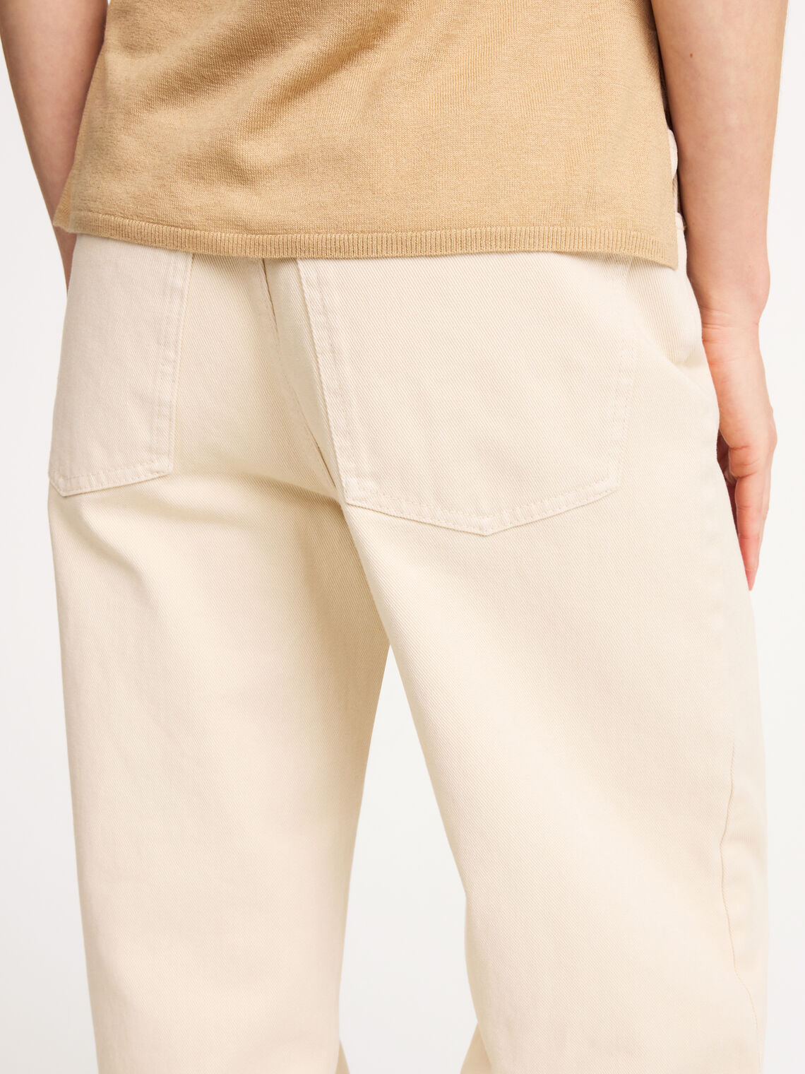 By Malene Birger Vinola jeans i beige, laget av organisk bomull med en løs passform.