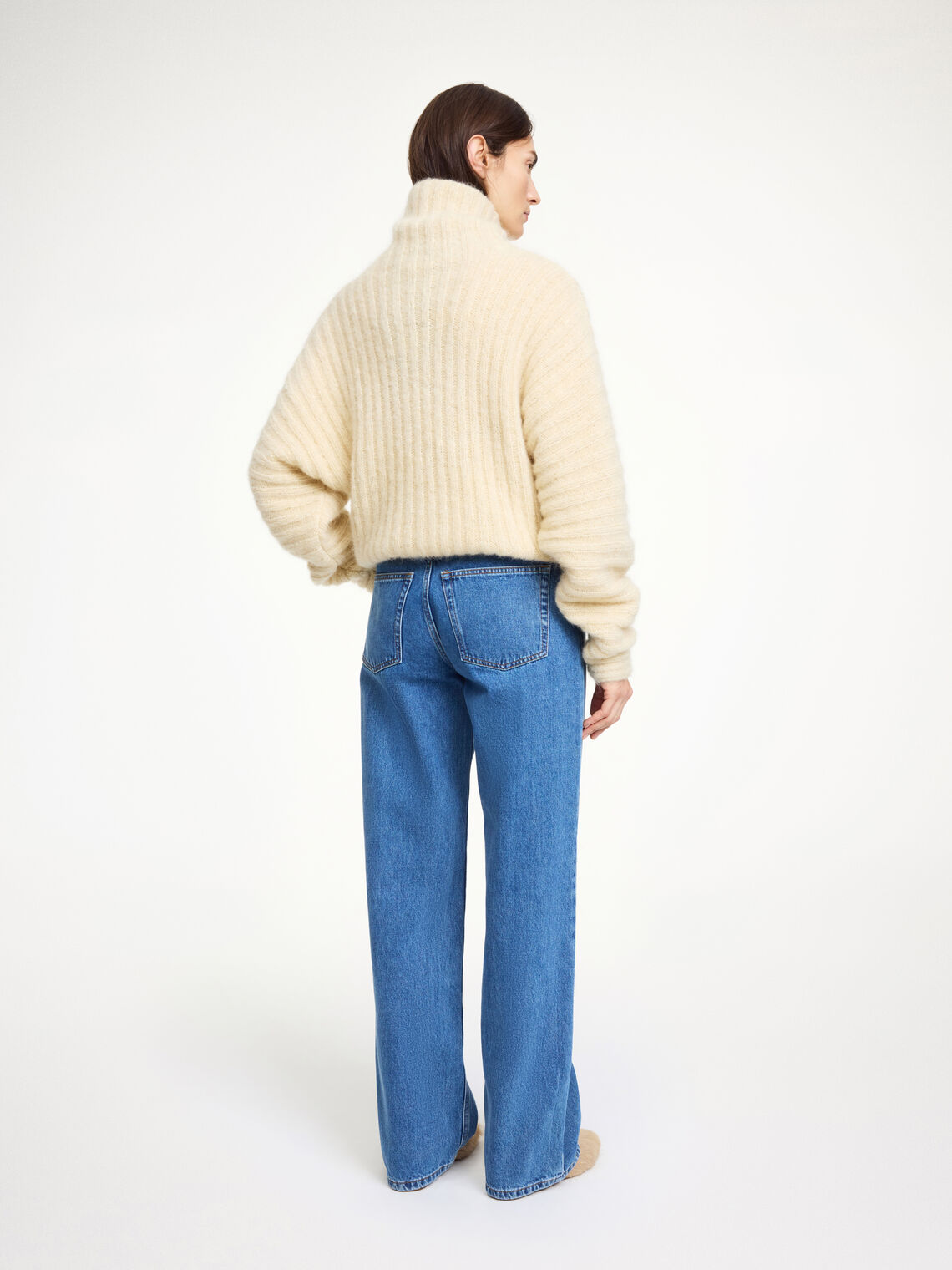 By Malene Birger Vinola jeans i denimblå, laget av organisk bomull, med en løs passform og vide ben.