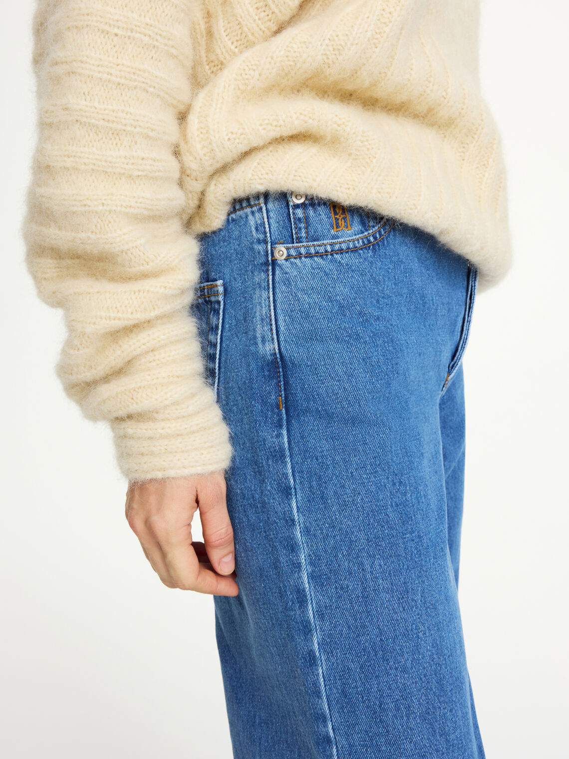 By Malene Birger Vinola jeans i denimblå, laget av organisk bomull, med en løs passform og vide ben.