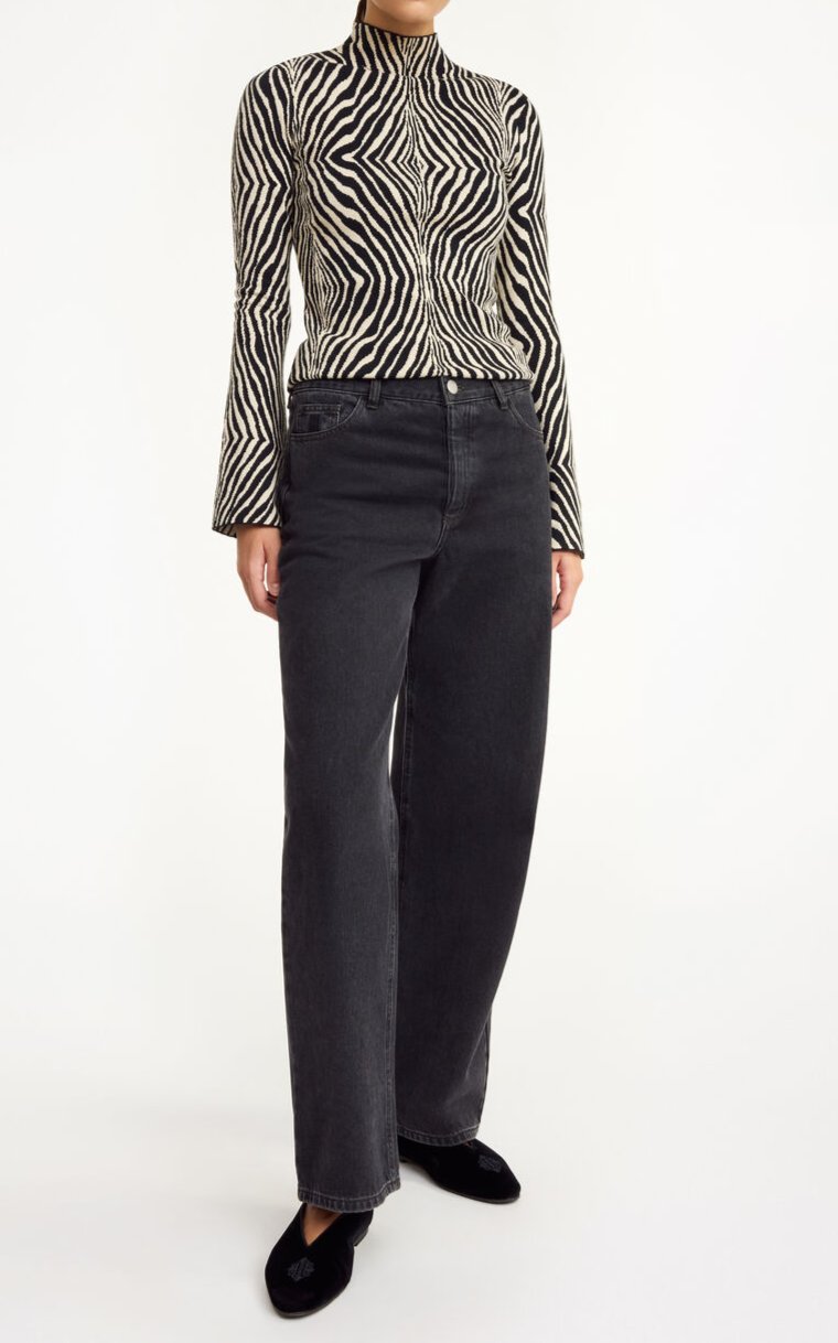 By Malene Birger Vinola jeans i sort, laget av 100% organisk bomull med en løs passform.