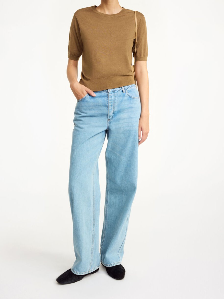 By Malene Birger Vinola jeans i vasket blå, laget av organisk bomull, med en løs passform og vide ben.