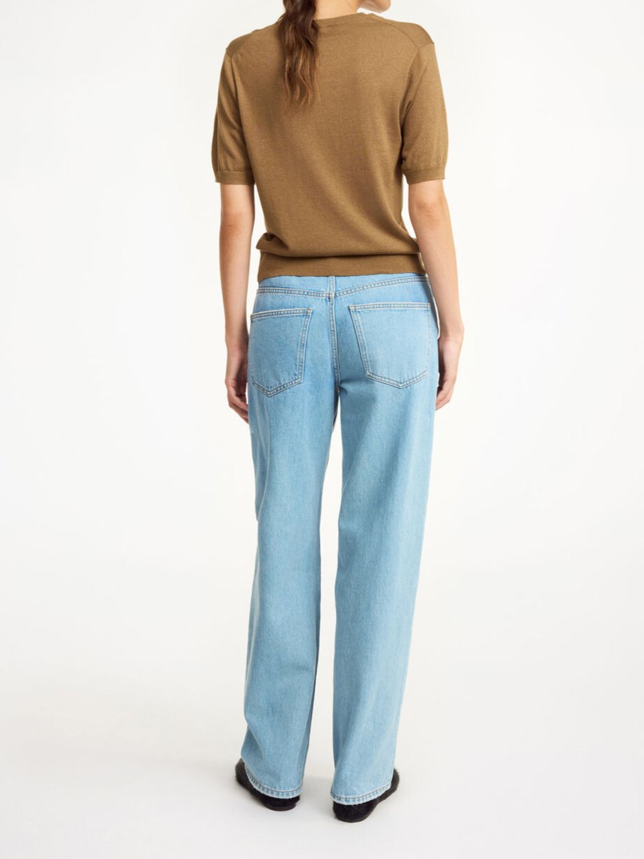 By Malene Birger Vinola jeans i vasket blå, laget av organisk bomull, med en løs passform og vide ben.