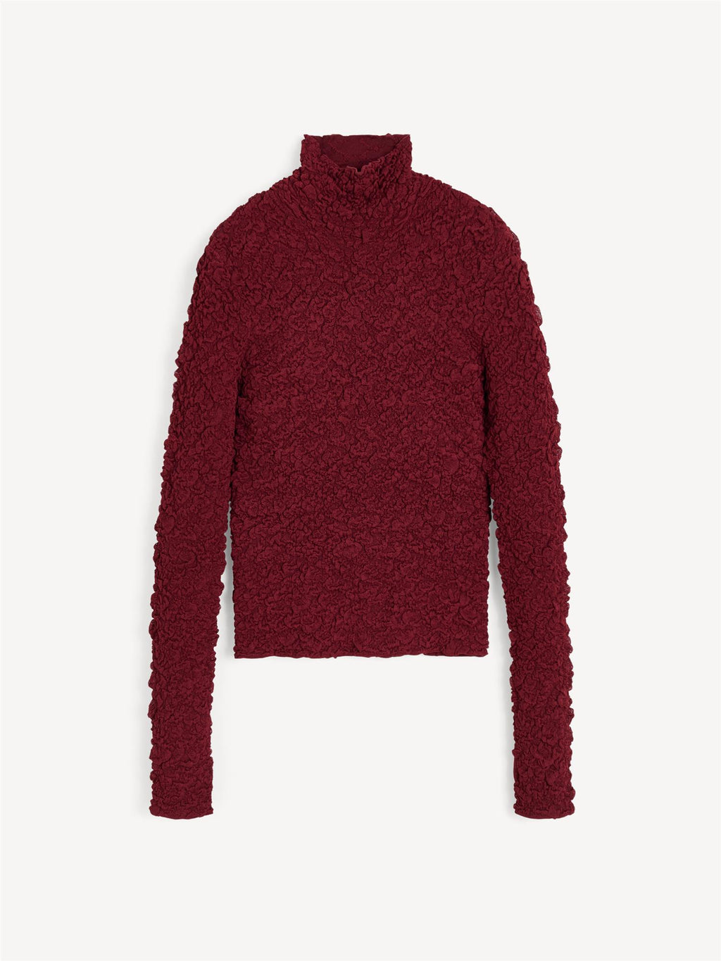 Lekker Aura-genser i fargen burgunder fra By Malene Birger med en stilfull struktur og elegant høy hals. Genseren har en smal passform som sitter tett etter kroppen, er laget i en noe gjennomsiktig og stretchy Lenzing Ecovero-viskose og har lange ermer som gir et dresset uttrykk.