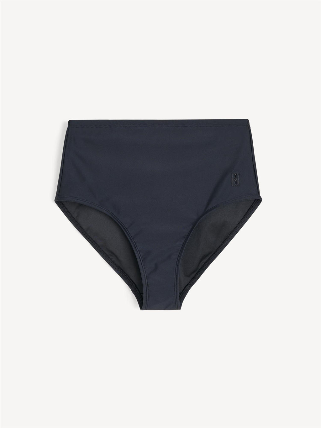 BELIRA bikinitruse fra By Malene Birger i sort. Laget i resirkulert polyamide og elastane. Høyt liv og flatterende passform.