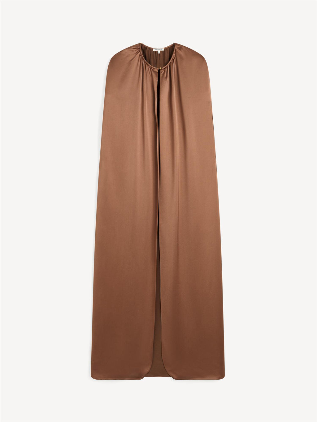 By Malene Birger DALLIE cape i brun med elegant drape og myk overflate. Rund halsringning og fallende linjer.