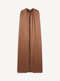 By Malene Birger DALLIE cape i brun med elegant drape og myk overflate. Rund halsringning og fallende linjer.
