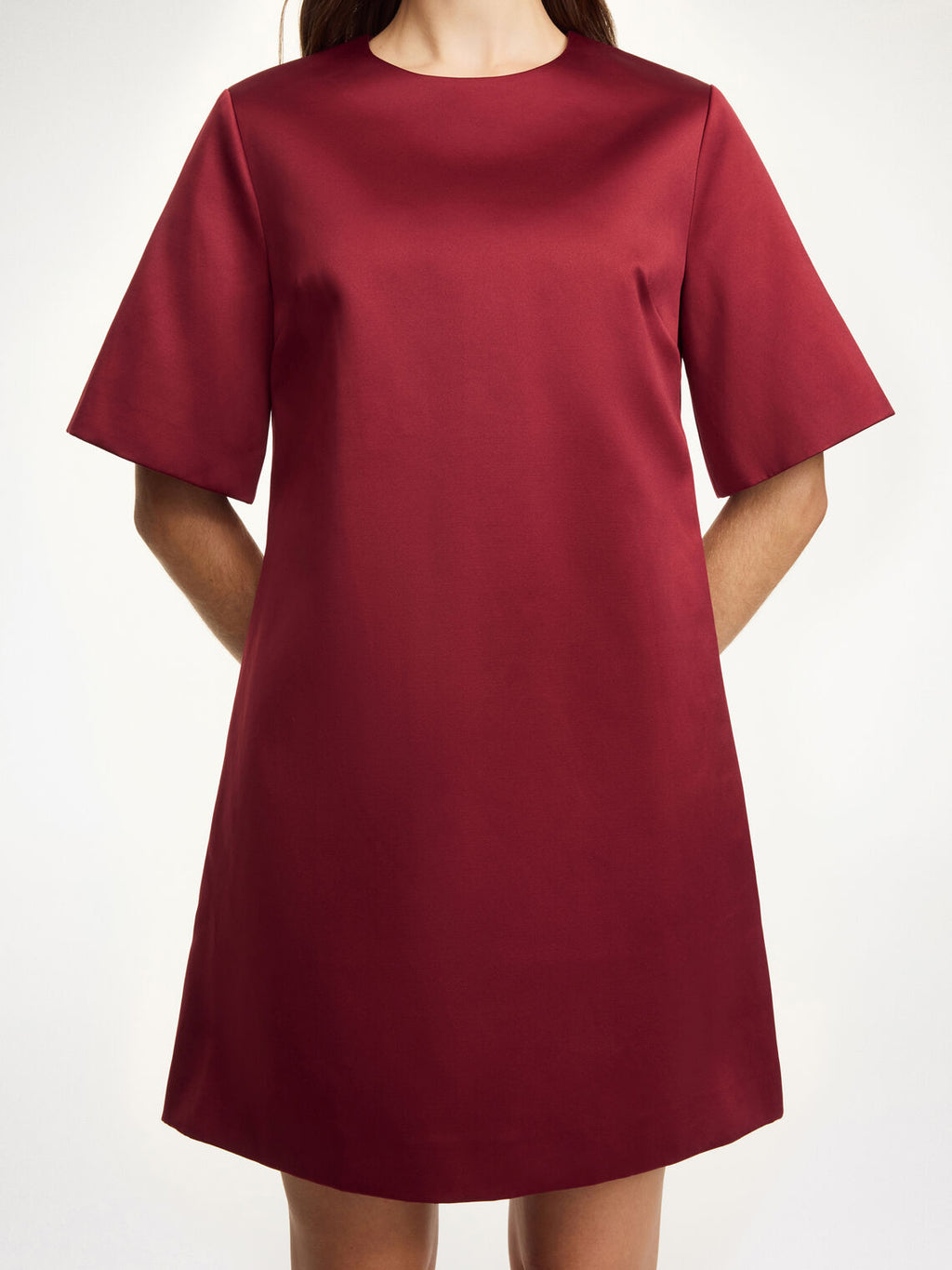 By Malene Birger Harperz minikjole i burgunder polyester og bomull med rund hals, lange ermer og skjulte lommer.