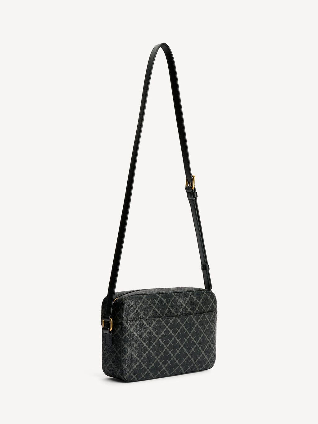 LOLLA crossover-veske fra By Malene Birger i grå med Signature Flower-trykk. Laget i 100% polyvinyl chloride med glidelås, justerbare stropper, stort innvendig rom og diskret lomme på utsiden. Gulldetaljer.