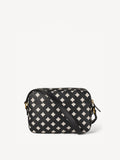 LOLLA crossover-veske fra By Malene Birger i sort med hvitt Signature Flower-trykk. Laget i 100% polyvinyl chloride med glidelås, justerbare stropper, stort innvendig rom og diskret lomme på utsiden. Gulldetaljer.