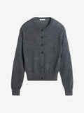 Koksgrå MONTIE cardigan i 100% merinoull med ribbestrikkede kanter, rund hals og knapperekke hele veien i front.