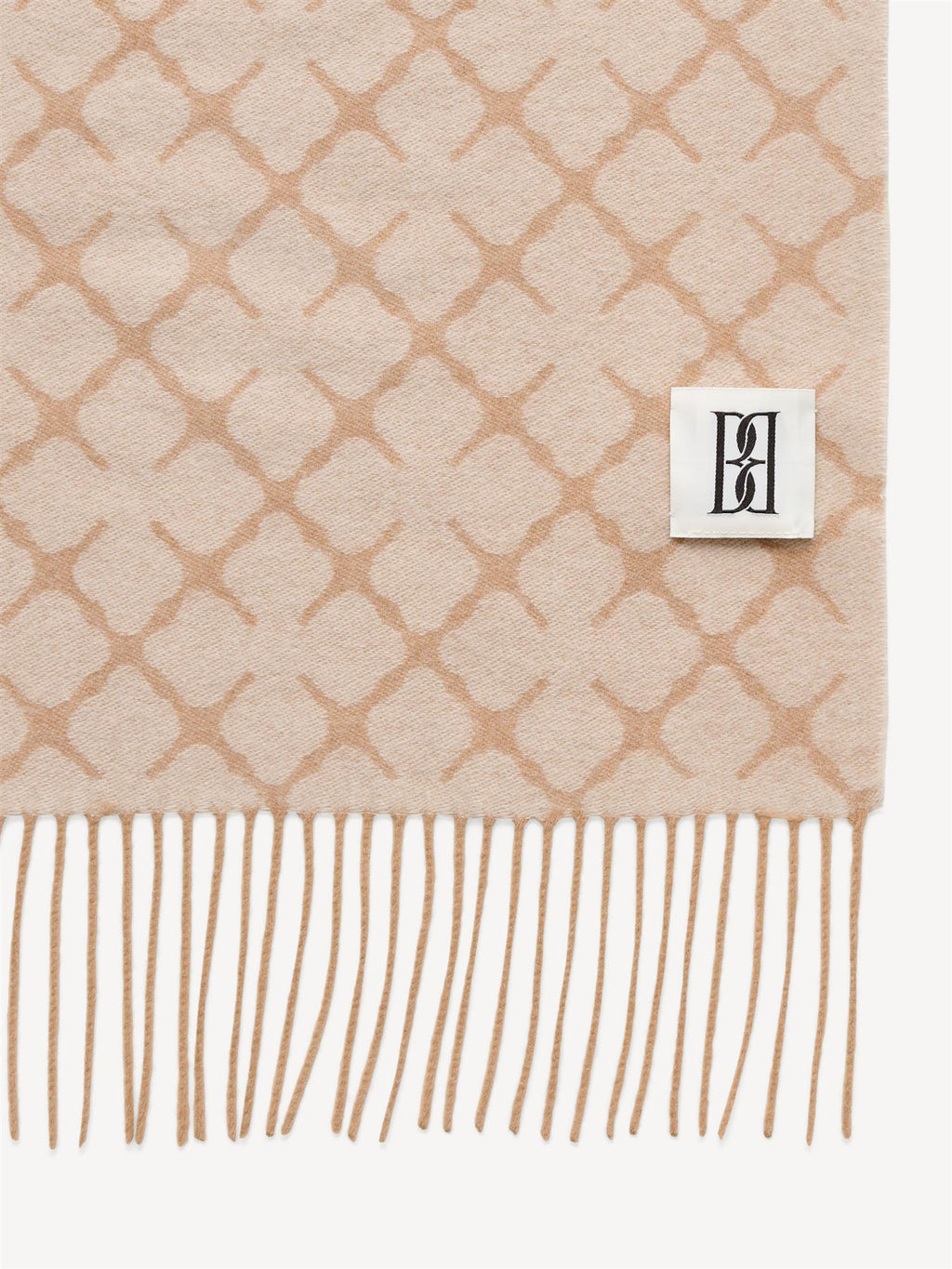 By Malene Birger ORTEGA ullskjerf i beige ull og kasjmir. Myk og varm tekstur med klassisk ensfarget design.