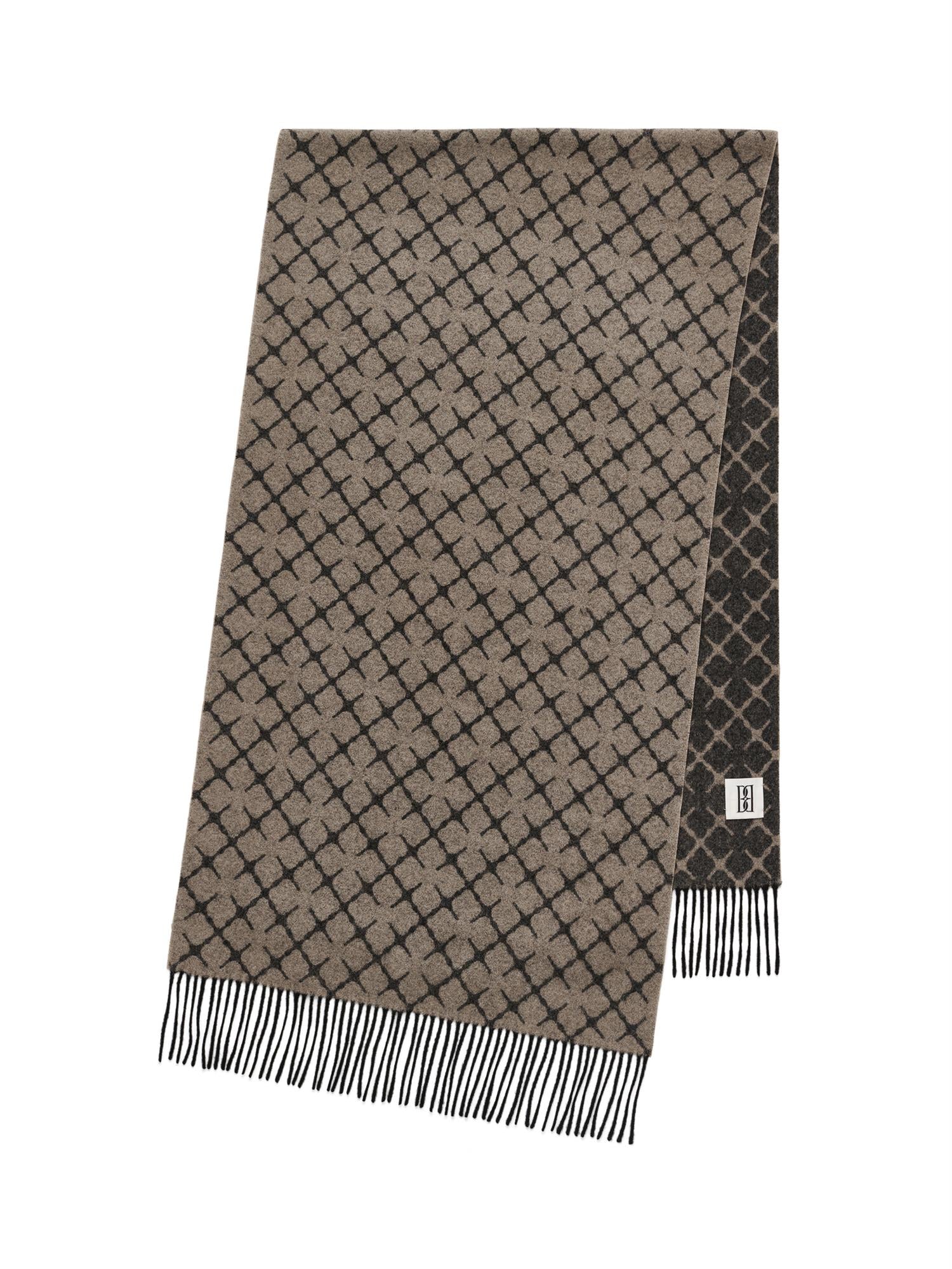 By Malene Birger ORTEGA ullskjerf i beige og brun stripet. Myk og varm tekstur med klassisk to-farget design.