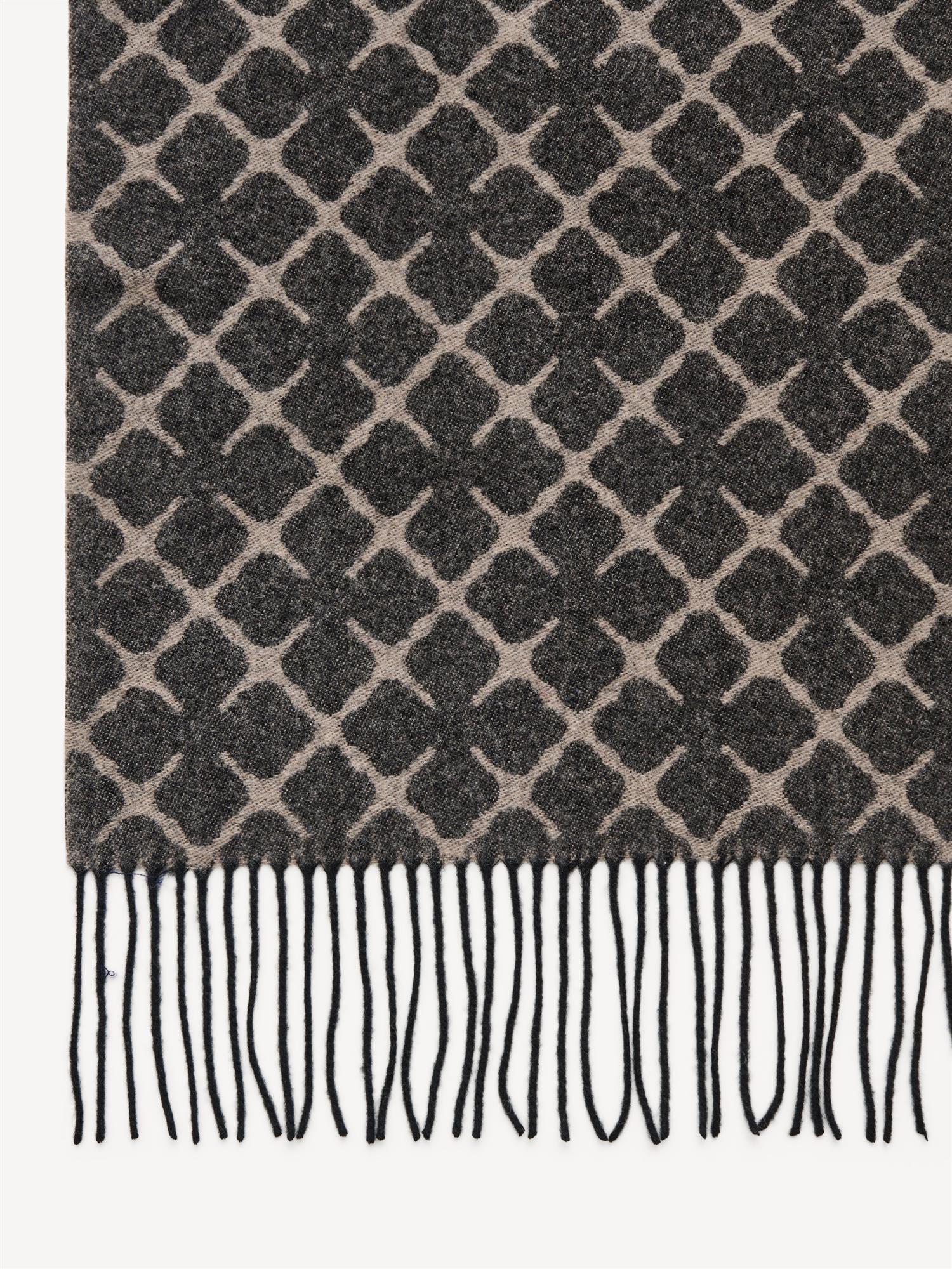 By Malene Birger ORTEGA ullskjerf i beige og brun stripet. Myk og varm tekstur med klassisk to-farget design.