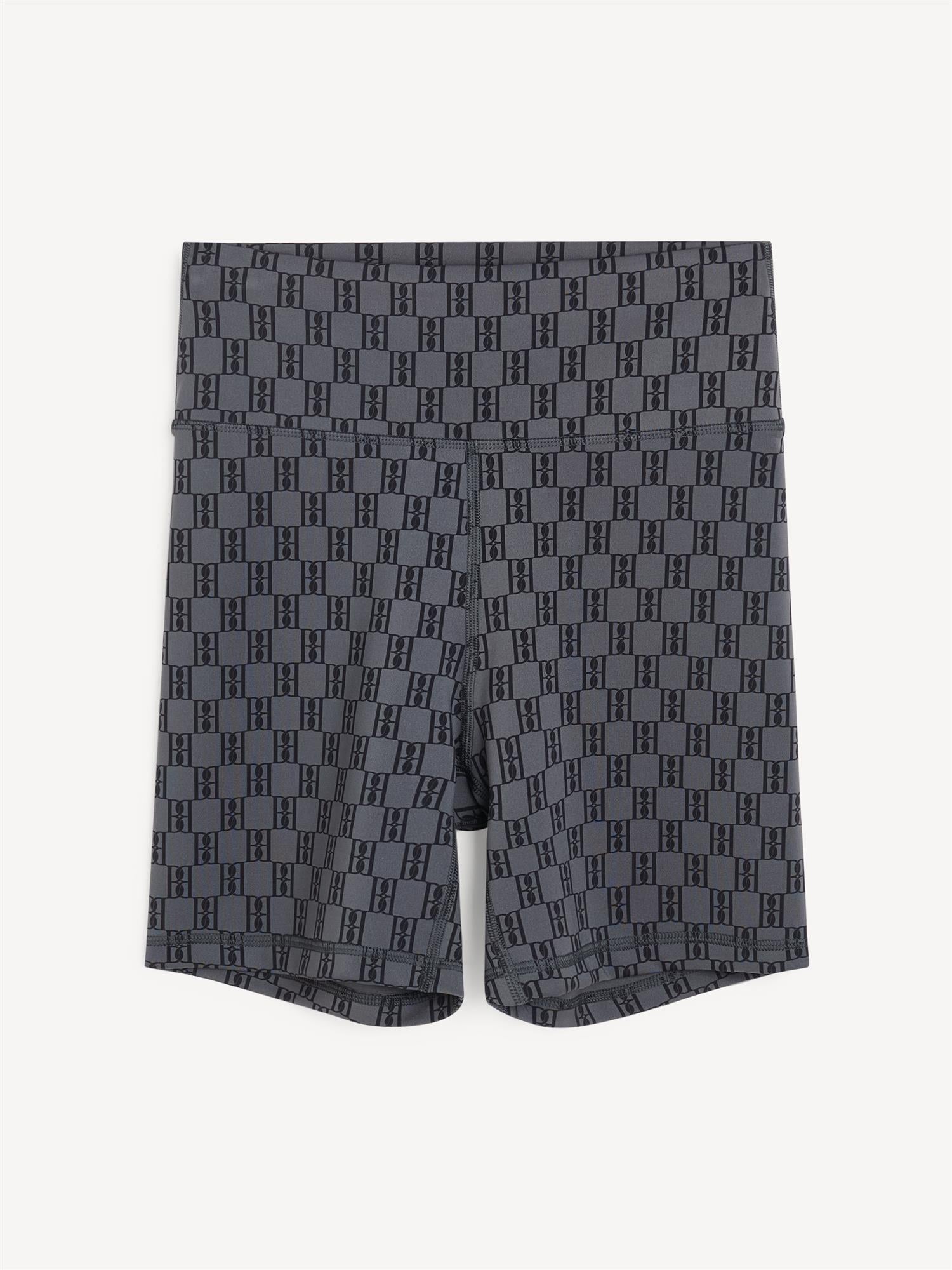 By Malene Birger SIOLA treningsshorts i mørkegrå resirkulert polyamid og elastane, slim-fit passform med monogram-print og elastisk linning.