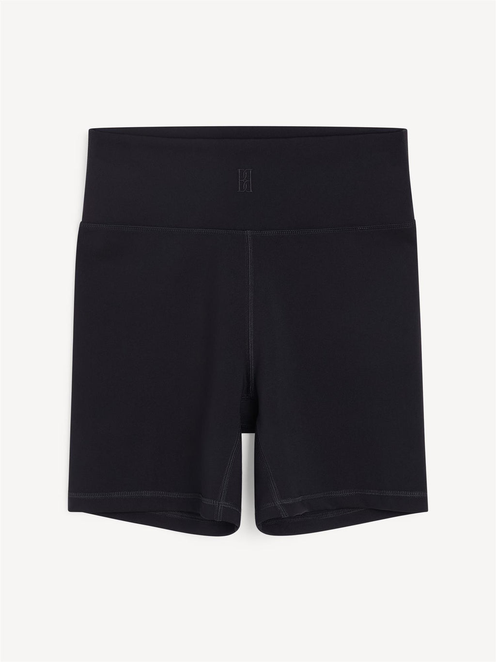 By Malene Birger SIOLA treningsshorts i sort resirkulert polyamid og elastane, slim-fit passform med monogram-print og elastisk linning.