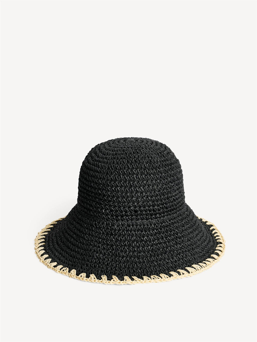 By Malene Birger STRAWILLA solhatt i sort papir, haandlaget boettehatt-form med bred skygge